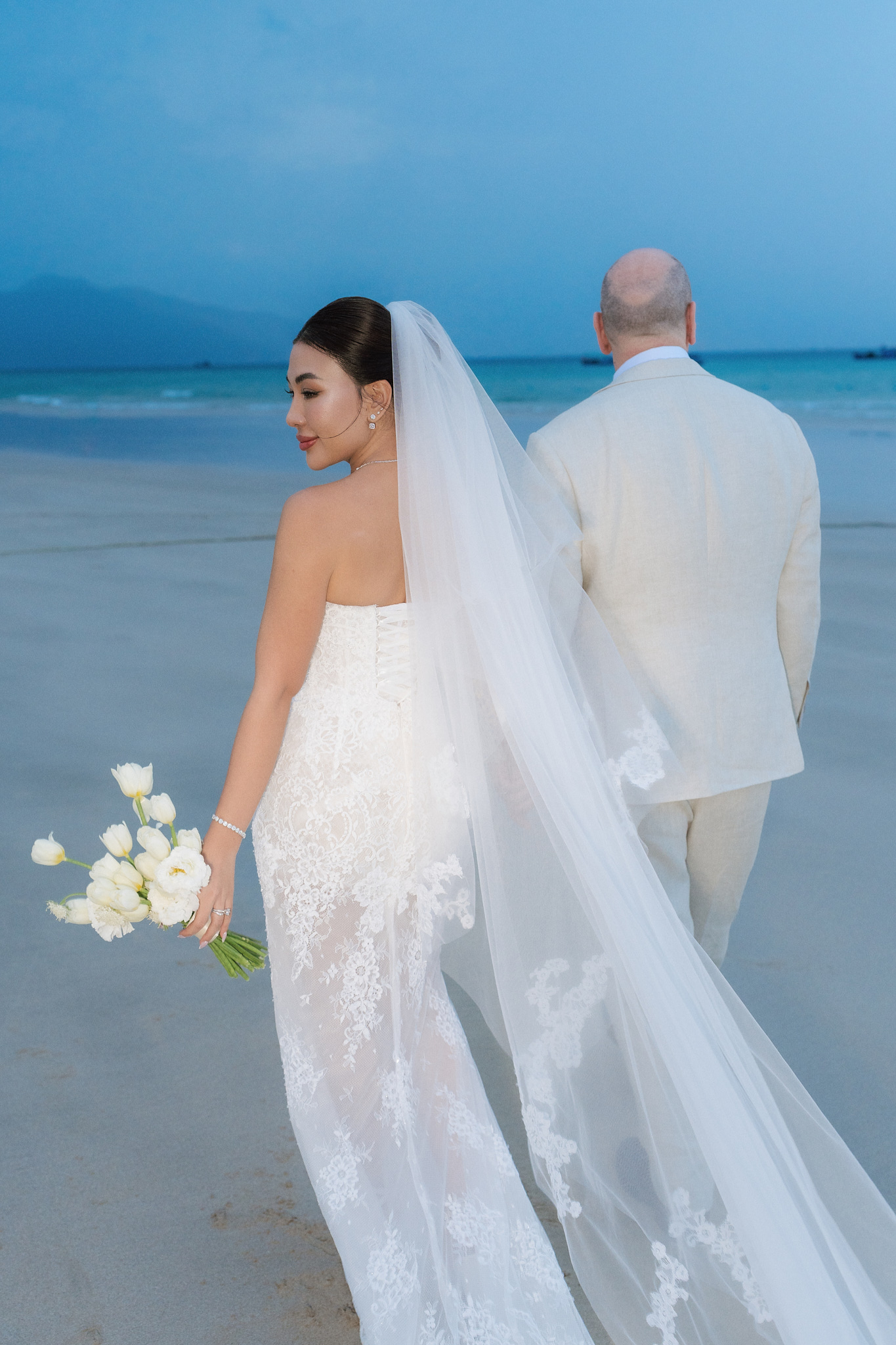 Destination wedding of Gigi & Keith at Radisson Blu Cam Ranh, photographed by Will Productions